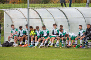 A keret minden tagja nagybet�s J�T�KOS