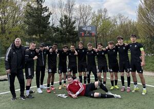 Kiszakadt legid�sebb koroszt�lyunk g�lzs�kja