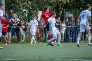 �rett futball a feln�ttek ellen